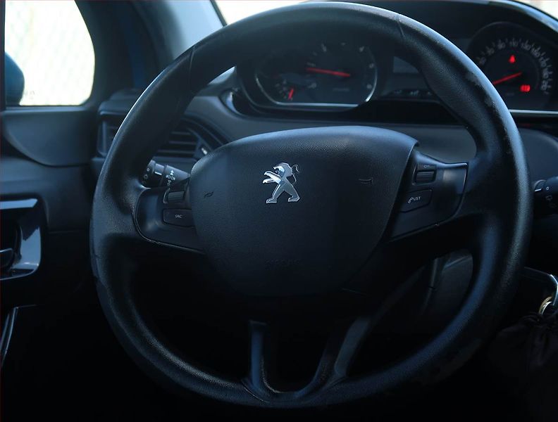 Peugeot 208 (2012) 1.4 HDI, po STK, zamluveno - fotka 15 z 16