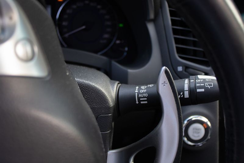 Infiniti QX70 Verze S, servisované, DVB-T - fotka 43 z 53