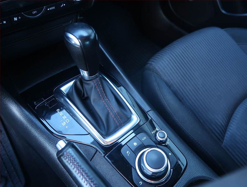 Mazda 3 (2016) Kenko 2.0 Skyactiv-G, Automat - fotka 13 z 18