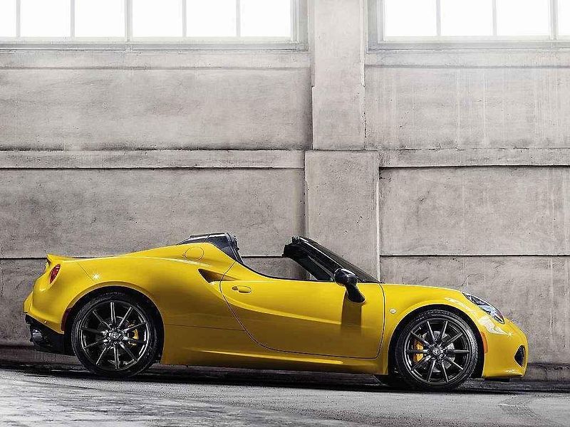 Alfa Romeo 4C Spider.