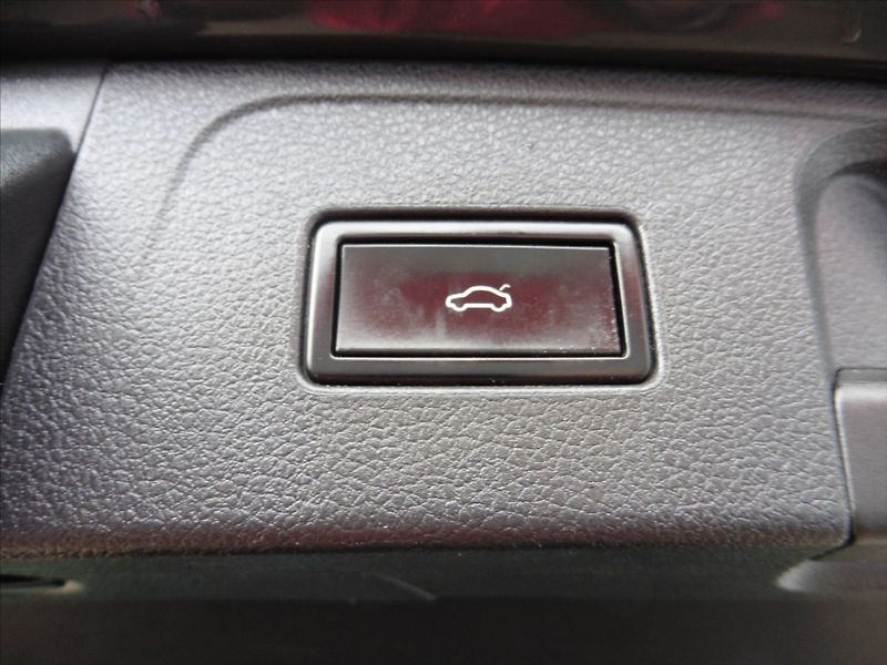 Volkswagen Passat Variant 1,4 TSi Comfortline - fotka 12 z 14