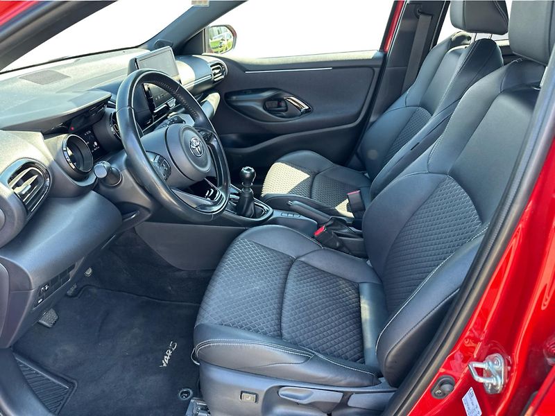 Toyota Yaris 1.5 GR Sport Selection Style - fotka 11 z 26