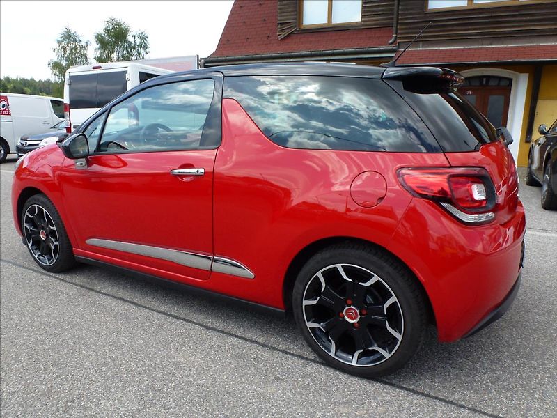 Citroën DS3 1,6 16V VTi THP SportChic - fotka 13 z 46