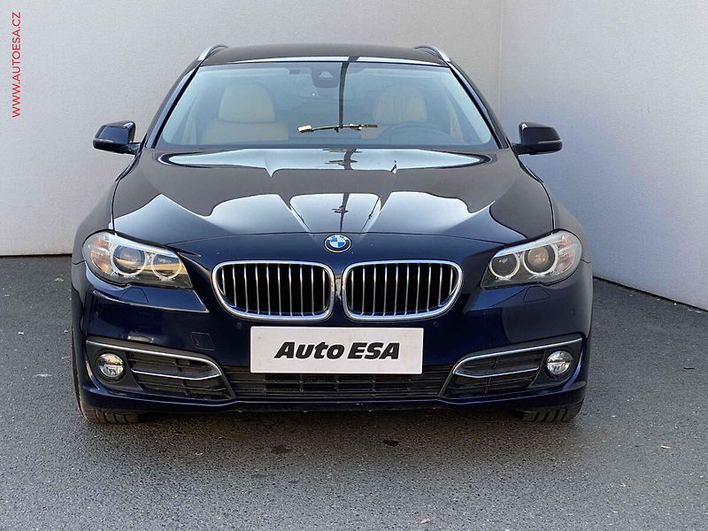 BMW Řada 5 (2013) 2.0i 528i xDrive, LuxuryLine - fotka 2 z 19