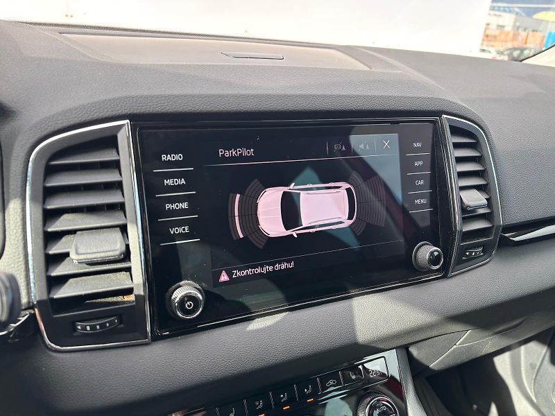 Škoda Karoq 1.5 TSI / 110 kW - fotka 19 z 30