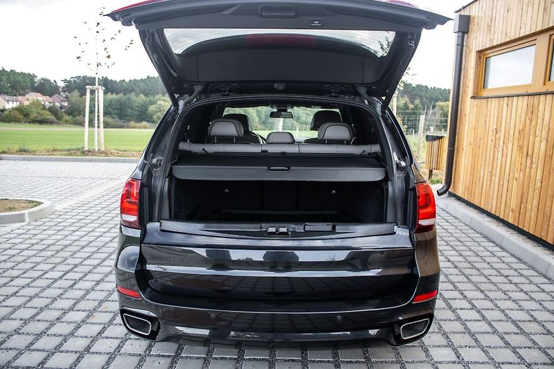 BMW X5 - fotka 45 z 51