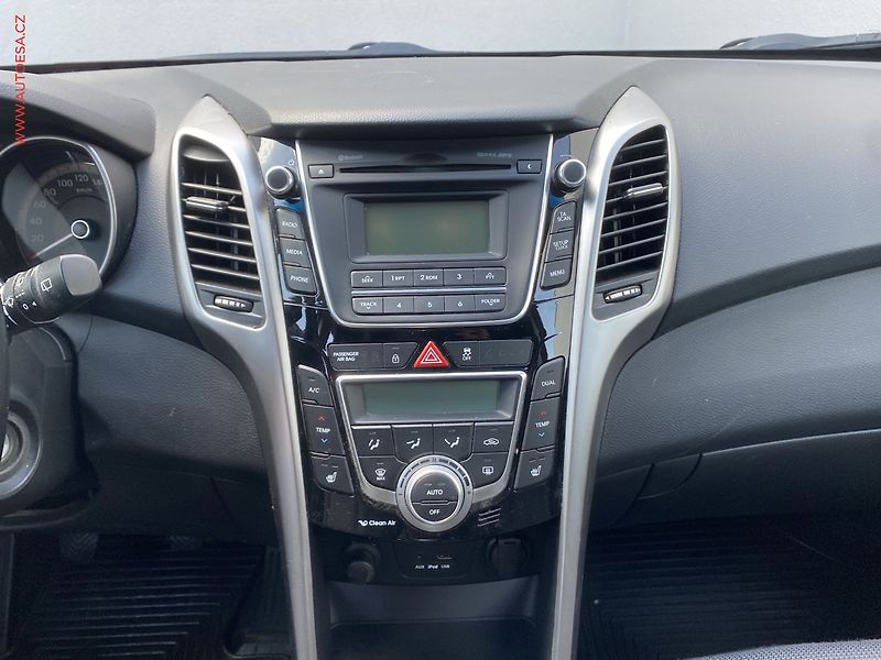 Hyundai i30 (2014) 1.6 GDi, ČR, autoAC - fotka 12 z 16