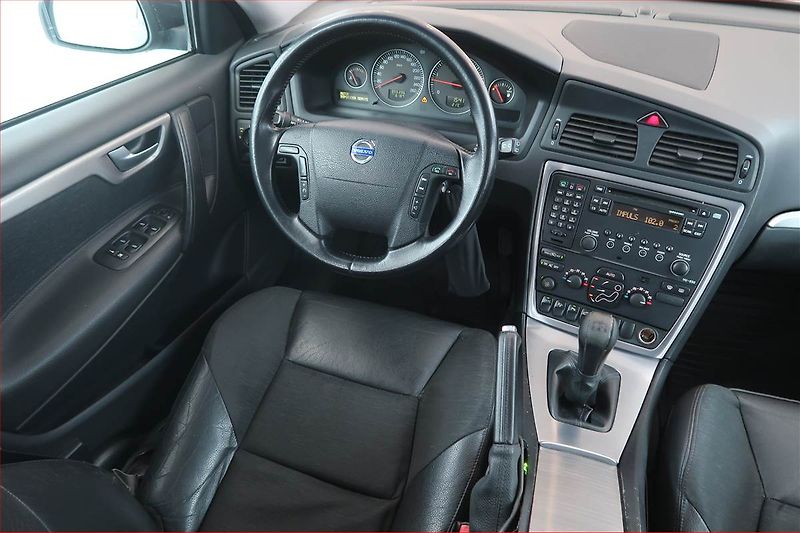 Volvo V70 (2004) 2.4 D5, nová STK, Tažné, Klima - fotka 7 z 11
