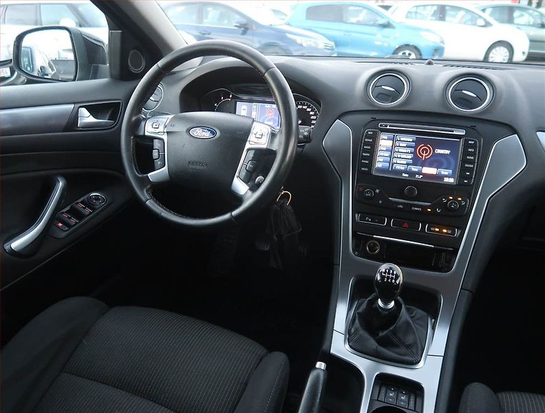 Ford Mondeo (2011) 2.0 TDCi, Navi, Tempomat - fotka 7 z 17