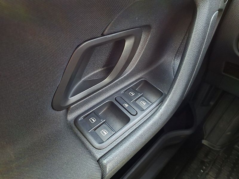 Škoda Roomster 1,2 TSI 63kW M5 2.MAJ - fotka 22 z 23