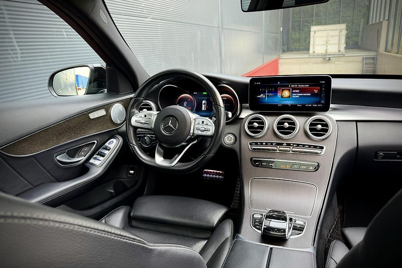 Mercedes-Benz Třídy C (2018) C 200 4Matic AMG Line - fotka 17 z 46