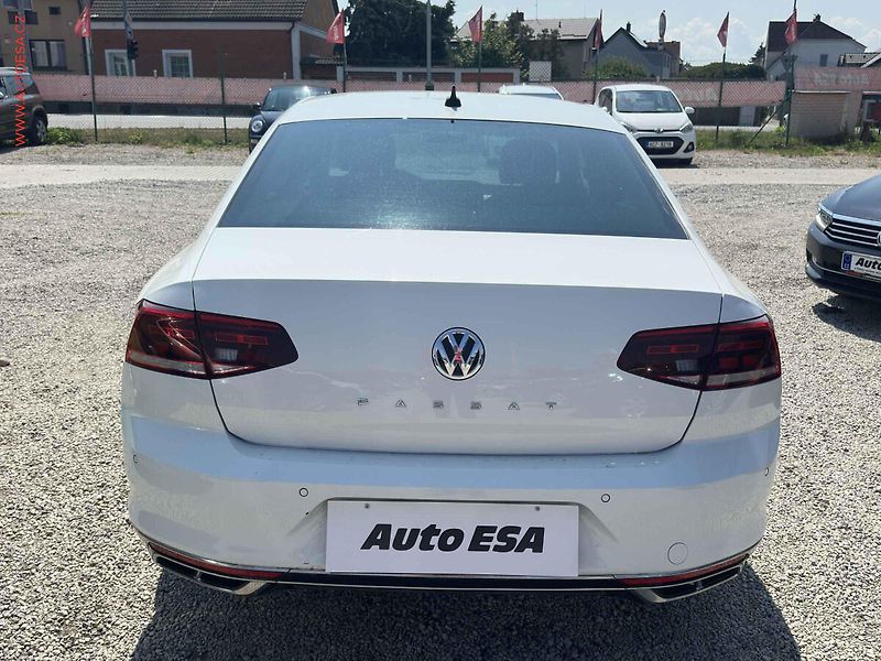 Volkswagen Passat (2019) 2.0TSi, 2.maj,ČR, DSG, LED - fotka 5 z 20