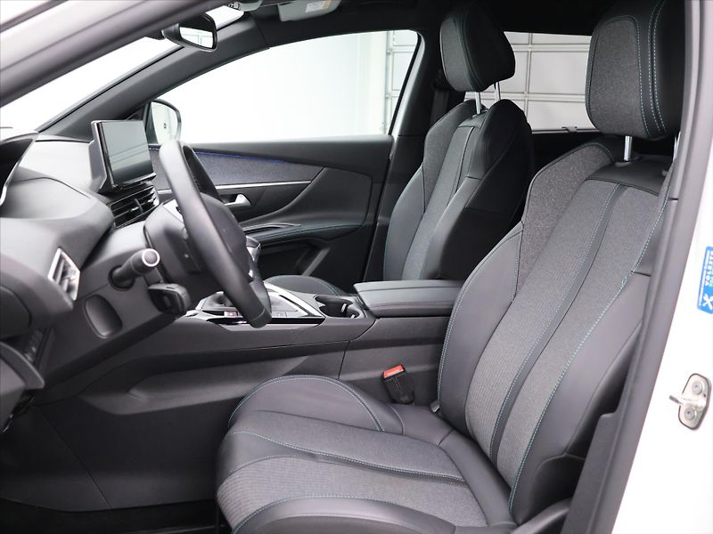 Peugeot 5008 1,2 PT 96kW Allure 7-Míst CZ - fotka 10 z 32