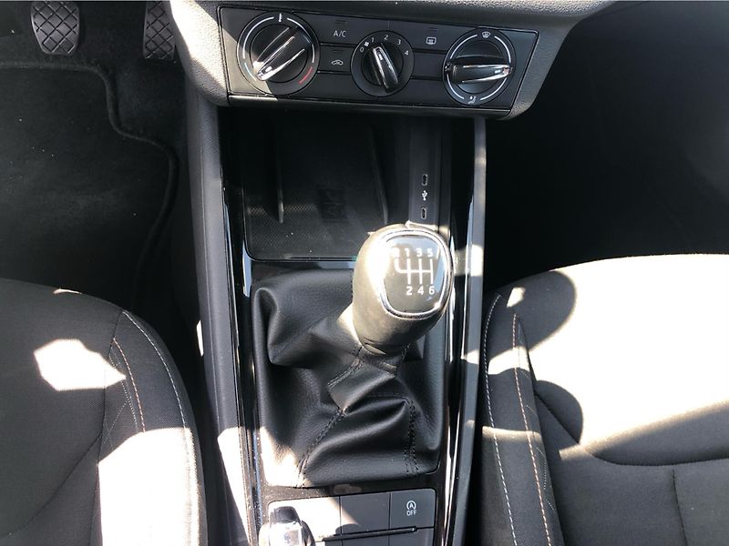 Škoda Kamiq 1.0 TSi AMBITION - fotka 21 z 28
