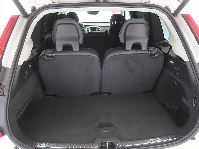 Volvo XC90 (2018) D5 AWD - fotka 14 z 17