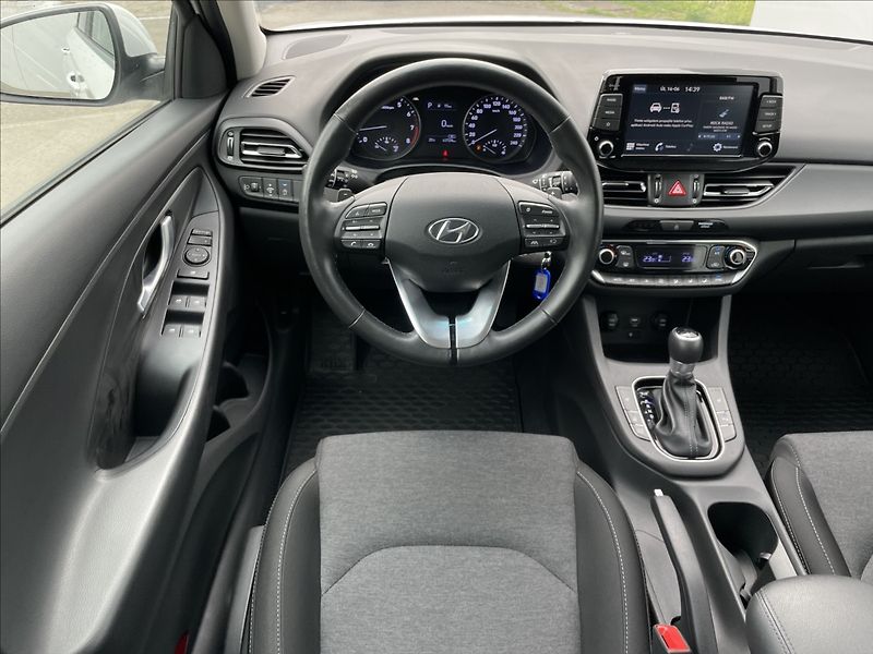 Hyundai i30 1,5 T-GDI AT7 Combi Smart PDC - fotka 7 z 22