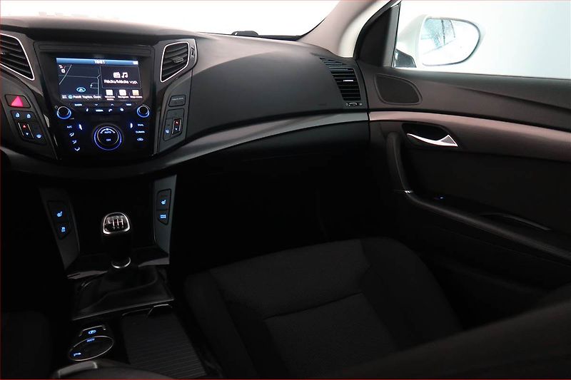 Hyundai i40 (2018) 1.7 CRDi, Navi, Tempomat - fotka 8 z 17