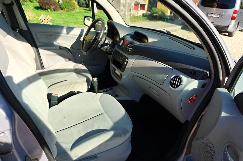 Citroën C3 (2003) 1,4 HDI 66 kW - fotka 12 z 27