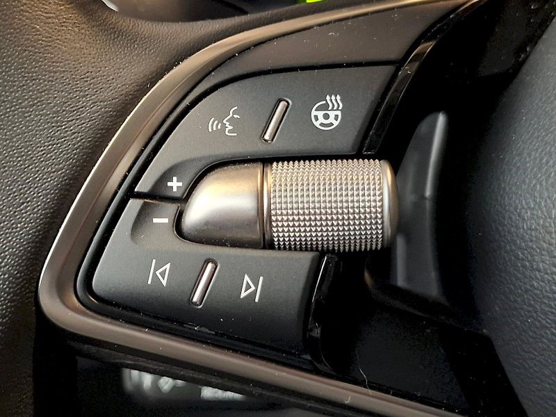 Škoda Karoq (2024) SELECTION TD 85/2.0 M6F - fotka 16 z 47