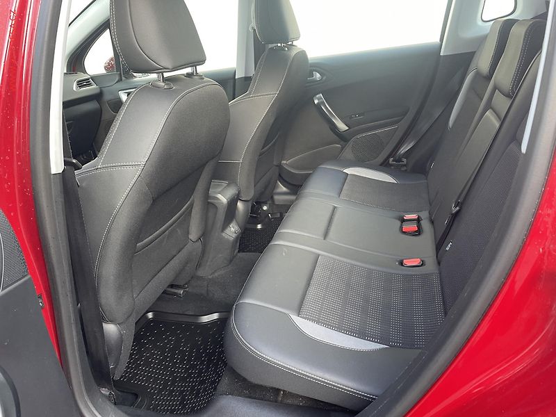 Peugeot 2008 (2018) 1.2 PT, Allure, AT, panor - fotka 10 z 18