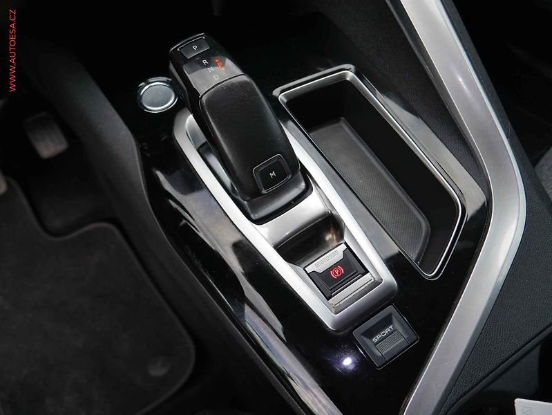 Peugeot 5008 (2018) 1.2PT, Allure, AT - fotka 17 z 21