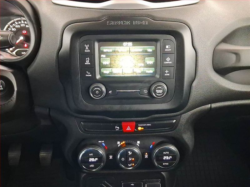 Jeep Renegade (2016) 1.6 MultiJet, Tempomat - fotka 12 z 20