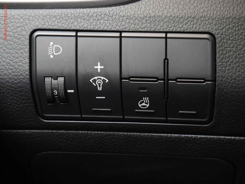Hyundai i30 (2015) 1.6GDi, 1.maj,ČR, servis - fotka 18 z 21