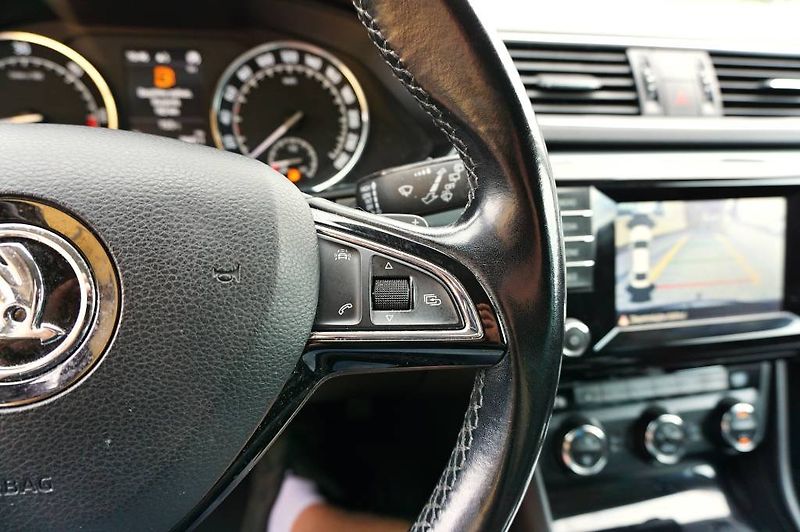 Škoda Superb (2015) STYLE PLUS 2,0 TDI 140 kW - fotka 42 z 52