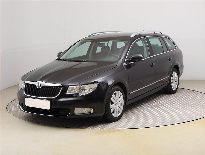 Škoda Superb (2010) 2.0 TDI, Xenony, Tempomat - fotka 2 z 23