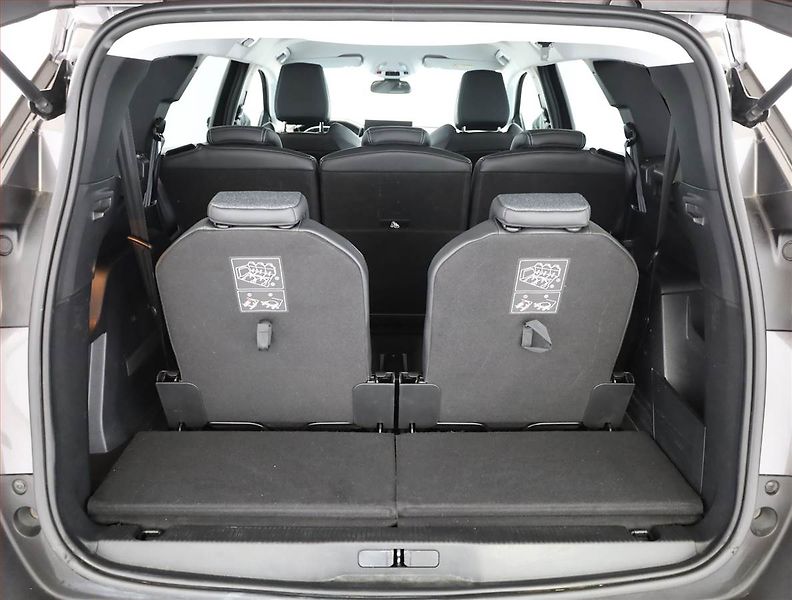 Peugeot 5008 (2021) Allure PureTech 130 - fotka 19 z 21