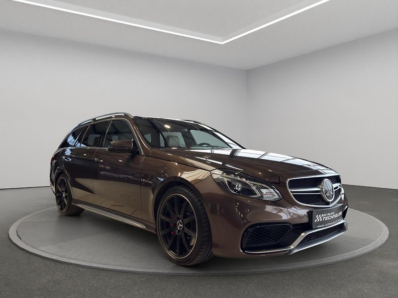 Mercedes-Benz Třídy E (2015) Mercedes-AMG E 63 S 4MATIC kom - fotka 3 z 21
