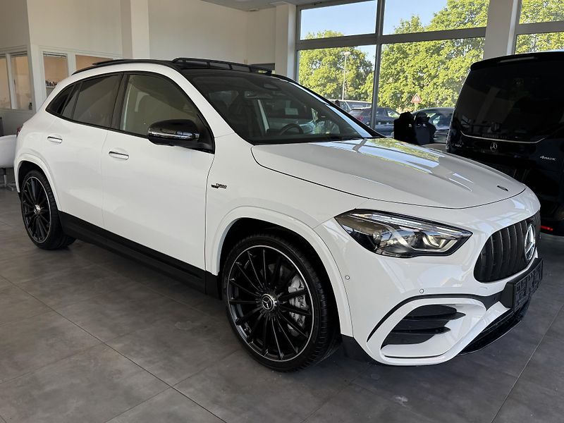 Mercedes-Benz GLA (2024) GLA 35 AMG 4-MATIC - fotka 34 z 37