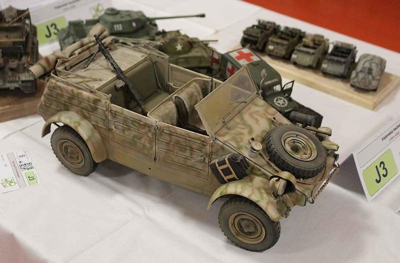 Vítězný model kategorie závodních vozů seniorů, Bugatti Type 35B Přemysla Bartoše. Se skutečným vozem si Eliška Junková dojela pro 5. místo při závodě Targa Florio 1928.