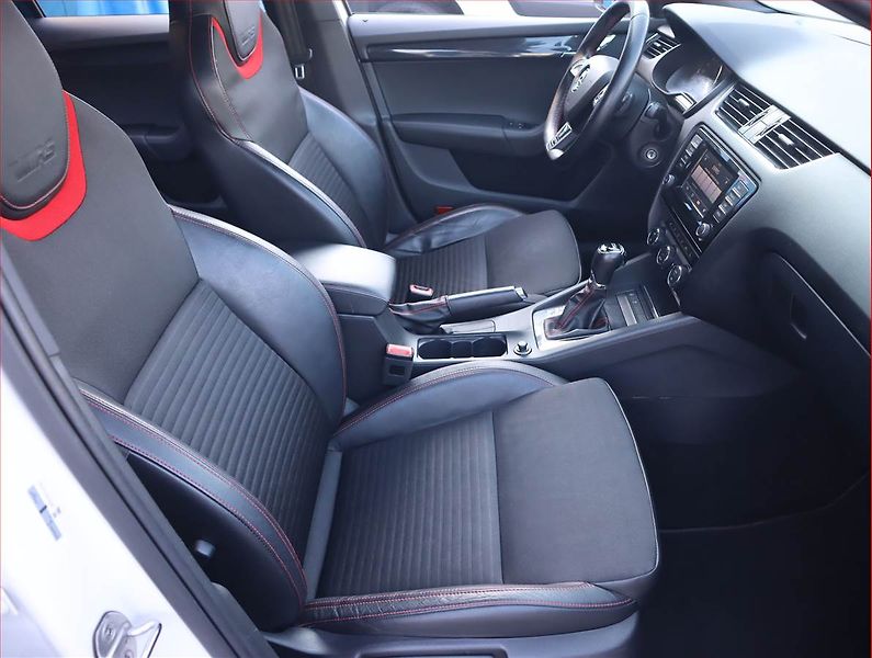 Škoda Octavia (2015) RS 2.0 TDI, Automat - fotka 9 z 21