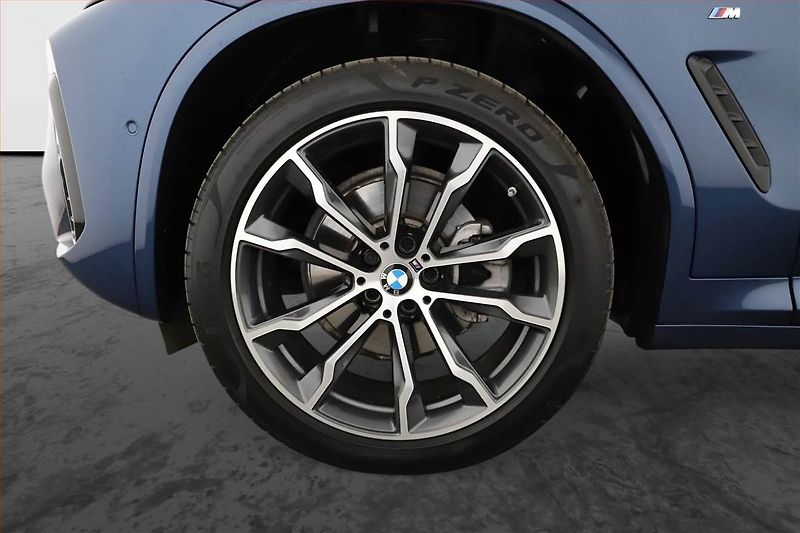 BMW X4 (2024) xDrive20i - fotka 12 z 25