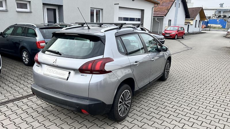 Peugeot 2008 1.2 PURE TECH - fotka 6 z 15