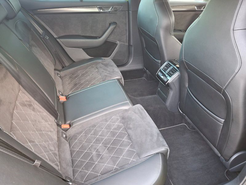 Škoda Superb (2022) Sportline DSG 4x4  2,0TDi 147k - fotka 7 z 35