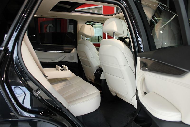 BMW X5 xDrive40d NezTop/HUD/Pano/AdLE - fotka 26 z 32