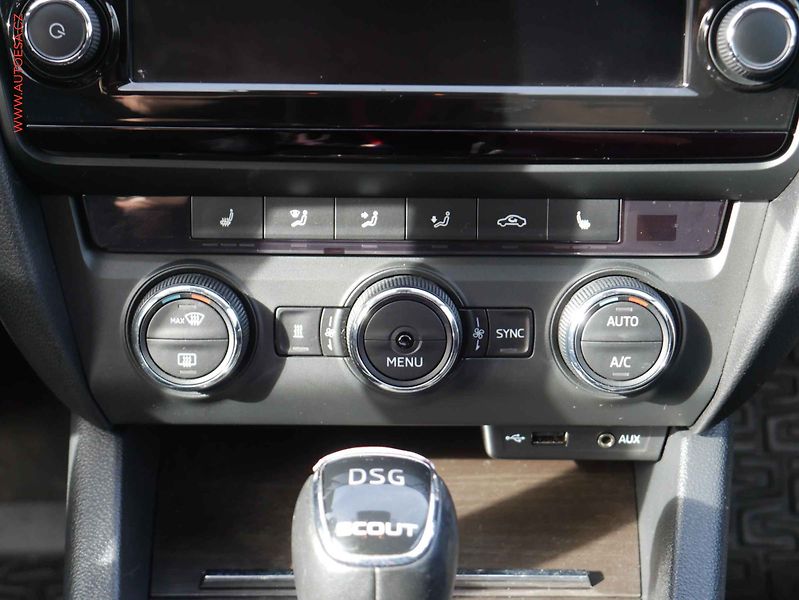 Škoda Octavia (2015) 2.0 TDi 4x4, DSG, xenon, navi - fotka 15 z 18