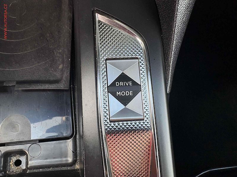 DS Automobiles DS3 Crossback (2020) 1.2 PT, AT, LED, navi, kamera - fotka 17 z 17