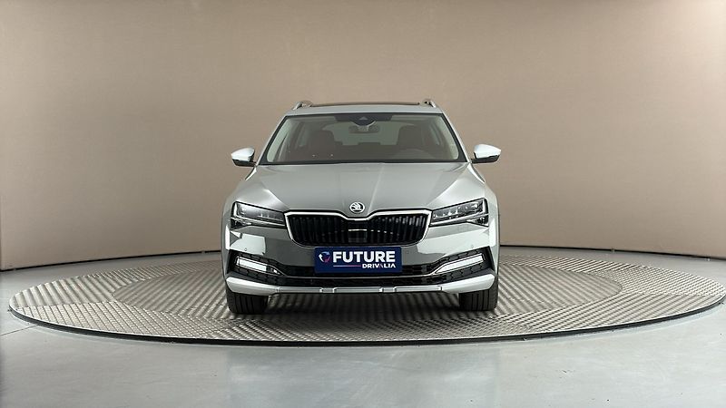 Škoda Superb 2.0 TSI DSG 4x4 Scout Combi - fotka 3 z 32