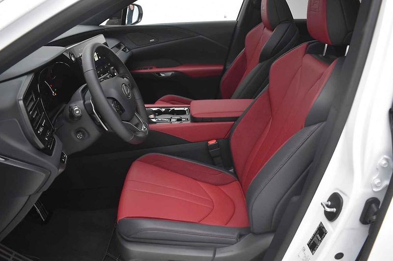 Lexus odtajnil novou generaci svého bestselleru RX
