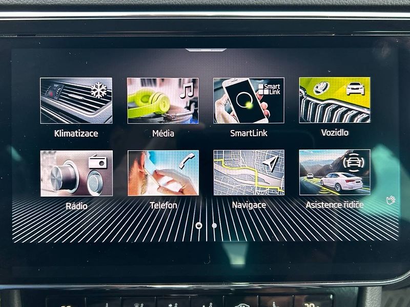 Škoda Superb (2022) kombi 2.0 TDI 7DSG L&K - fotka 18 z 35