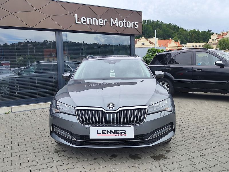 Škoda Superb 2.0 TDI/110kW Style DSG - fotka 2 z 35