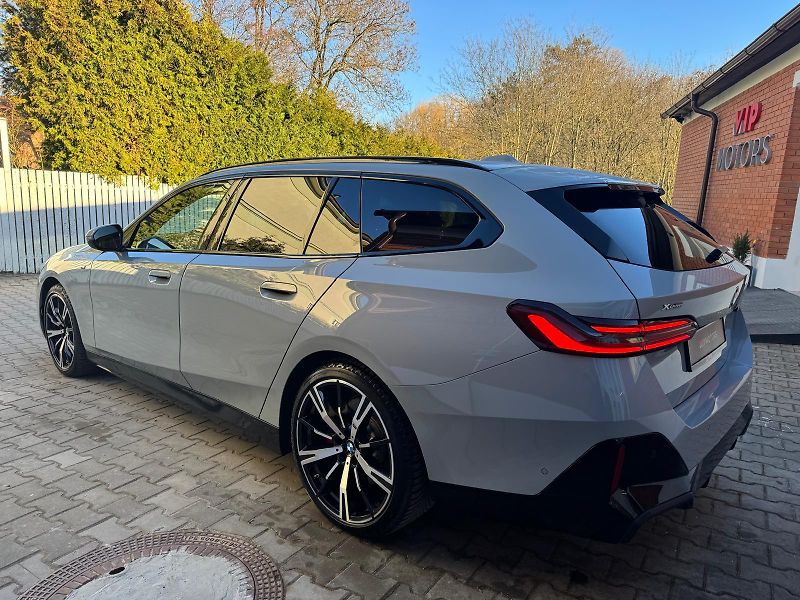 BMW Řada 5 540xD-M PRO-R20-PANO-H&K - fotka 3 z 35