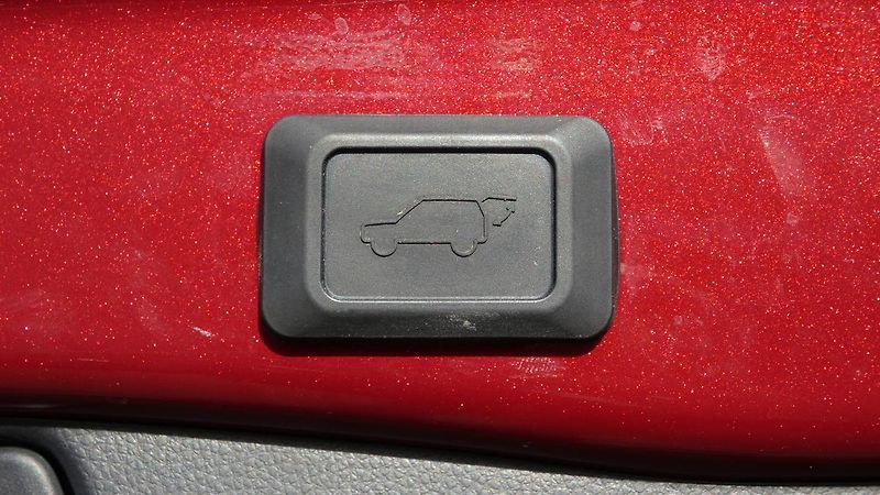 Toyota RAV4 2.5 Hybrid Executive 4WD e-CVT - fotka 22 z 24