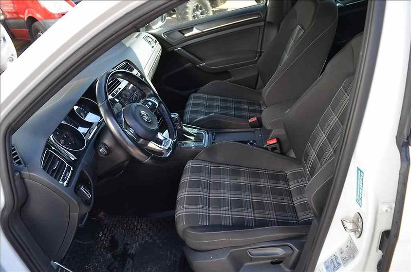 Volkswagen Golf (2018) KOMBI 2,0 TDI - fotka 12 z 17