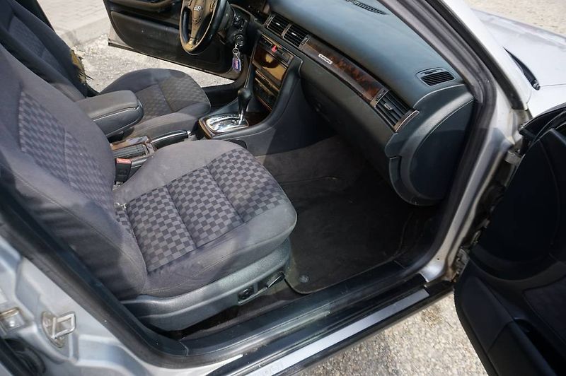 Audi A6 (2000) AVANT - fotka 12 z 23