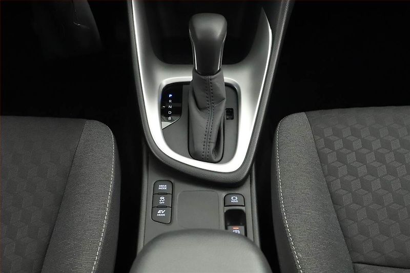 Toyota Yaris (2022) 1.5 VVT-i Hybrid, Automat - fotka 12 z 14