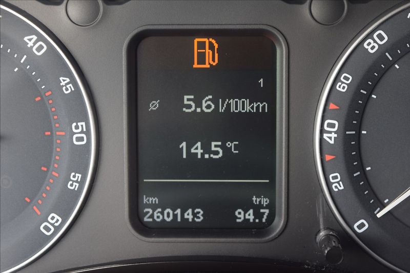 Škoda Octavia 2,0 TDi 103kw 4x4 2 SADY KOL - fotka 24 z 36